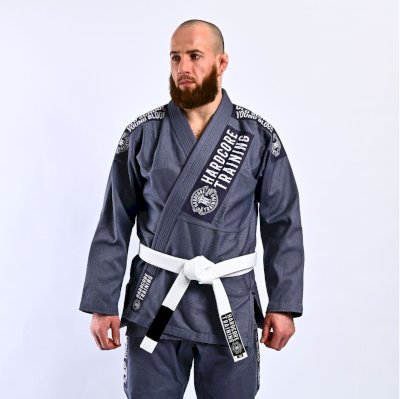 Уход за кимоно: как правильно чистить, сушить и хранить экипировку